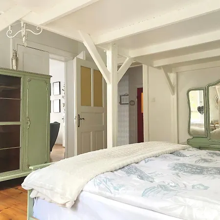 Wonderland - Hampton Apartment *